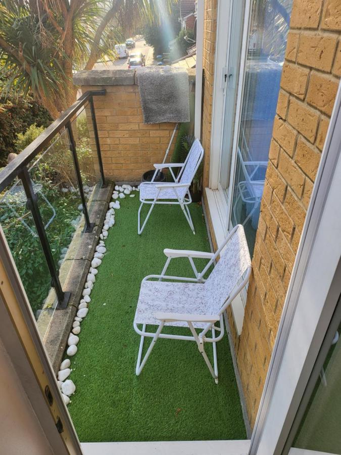 לונדון Lovely 2-Bedroom Holiday Home With Free Wifi מראה חיצוני תמונה