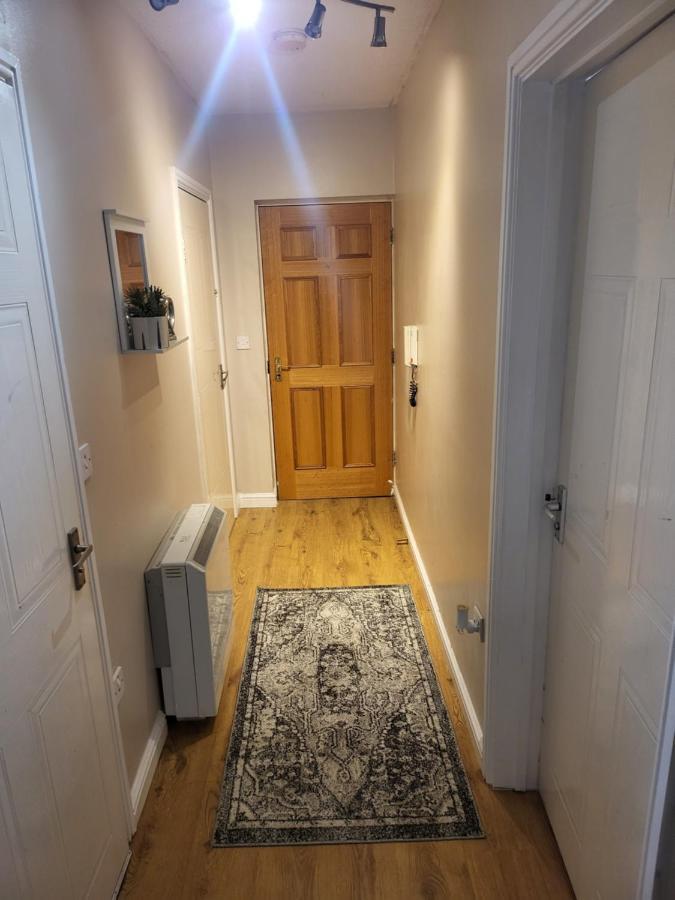 לונדון Lovely 2-Bedroom Holiday Home With Free Wifi מראה חיצוני תמונה